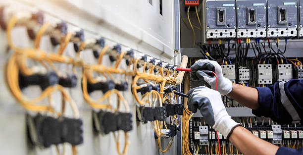 Professional Electrician technician working in Keego Harbor, MI